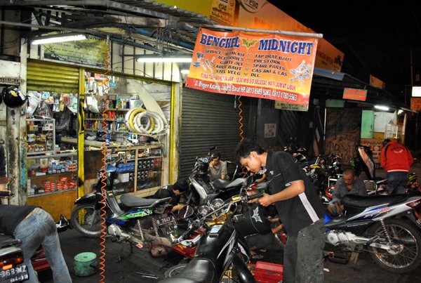  Usaha Bengkel Motor  Selalu Dibutuhkan dan Keuntungan 