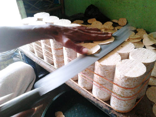 Peluang dan Analisis Usaha Makanan Ringan Keripik Tempe 