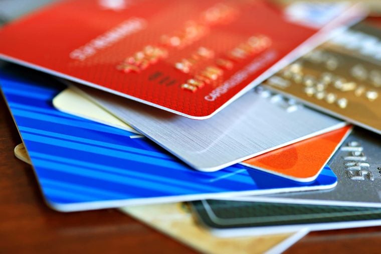 kartu debit vs kartu kredit